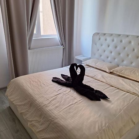 Luxury Daniel Apartament Residence Militari Roşu Buitenkant foto