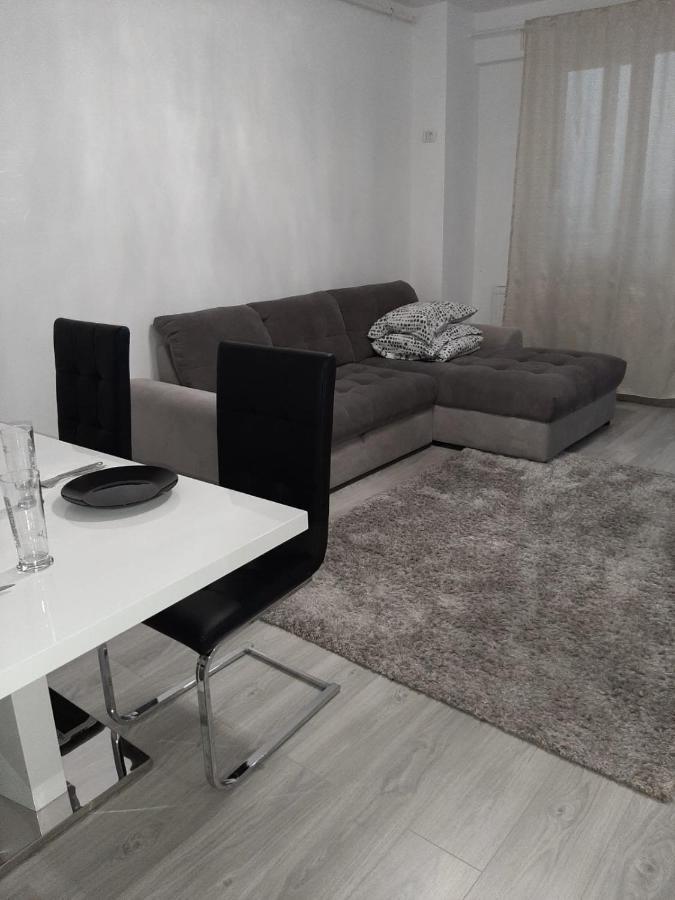 Luxury Daniel Apartament Residence Militari Roşu Buitenkant foto