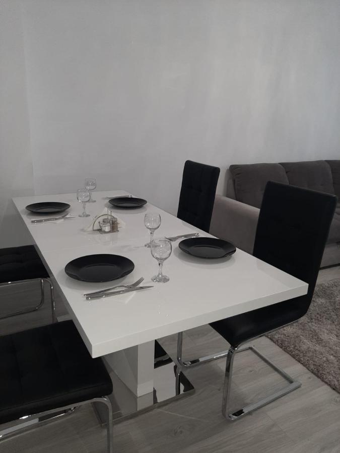 Luxury Daniel Apartament Residence Militari Roşu Buitenkant foto