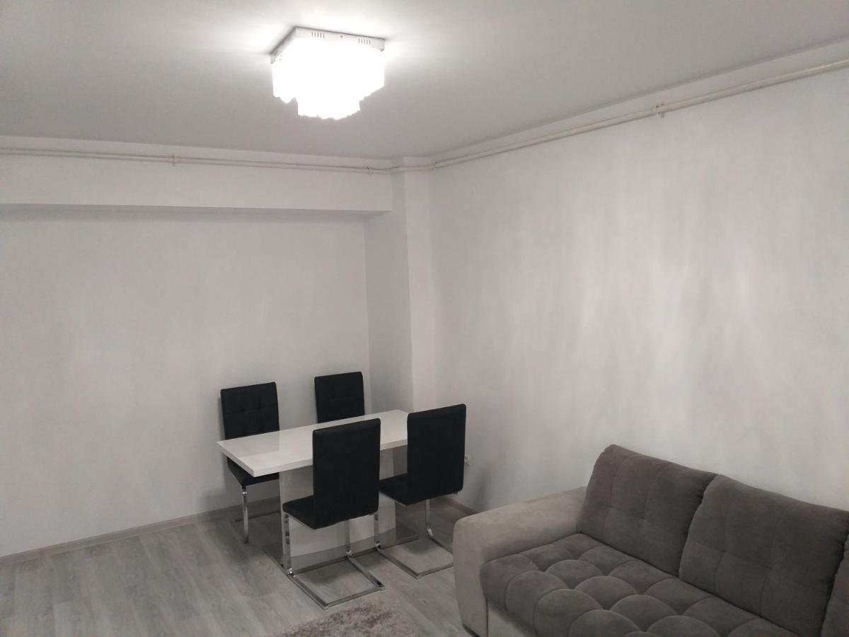 Luxury Daniel Apartament Residence Militari Roşu Buitenkant foto