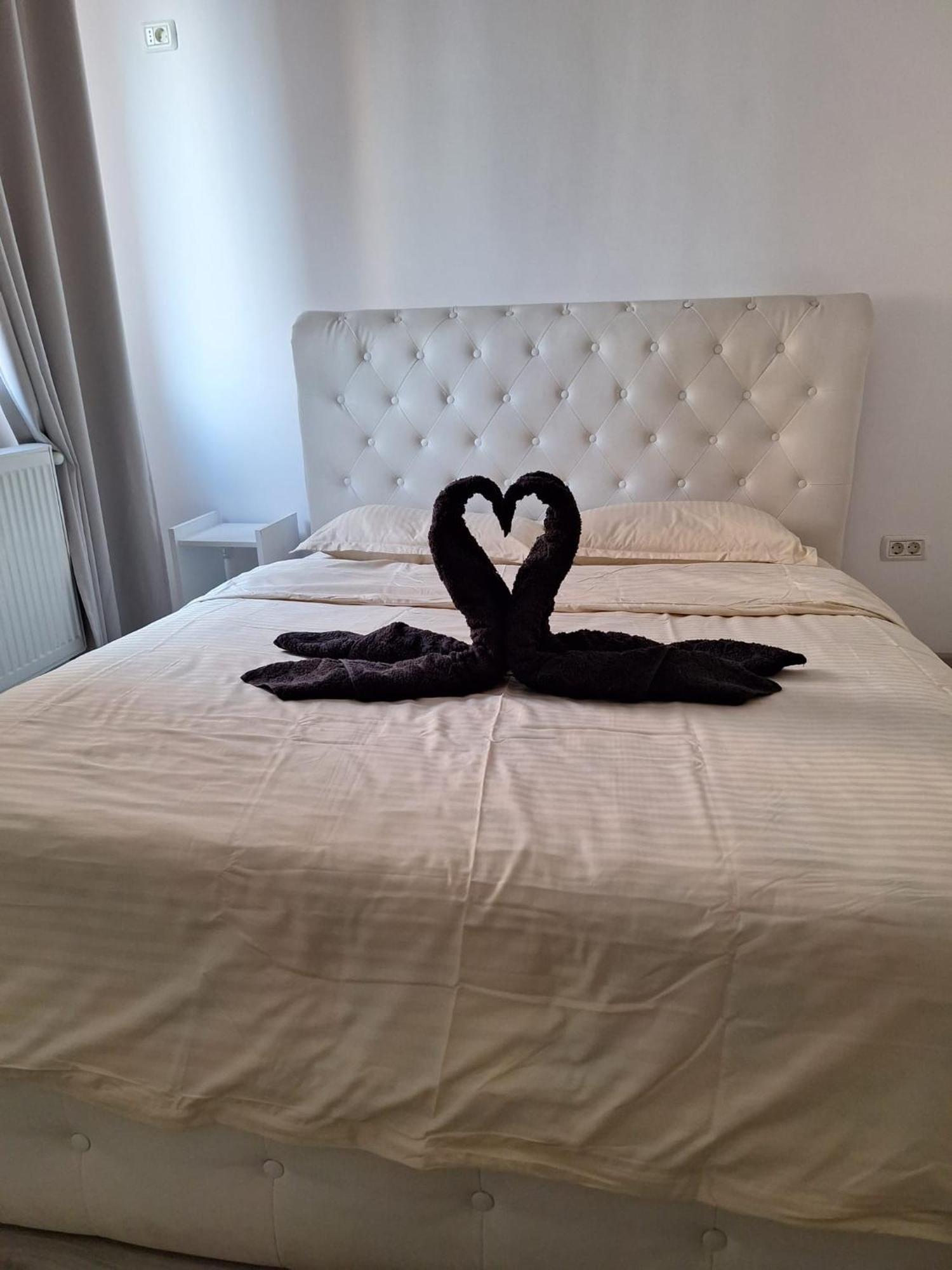 Luxury Daniel Apartament Residence Militari Roşu Buitenkant foto